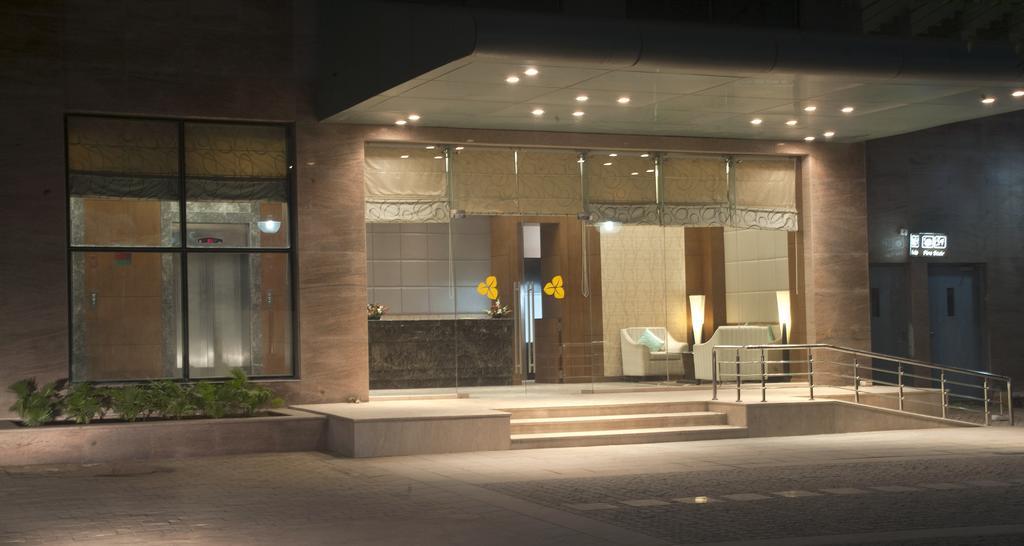 Savoy Suites Велика Нойда Екстер'єр фото