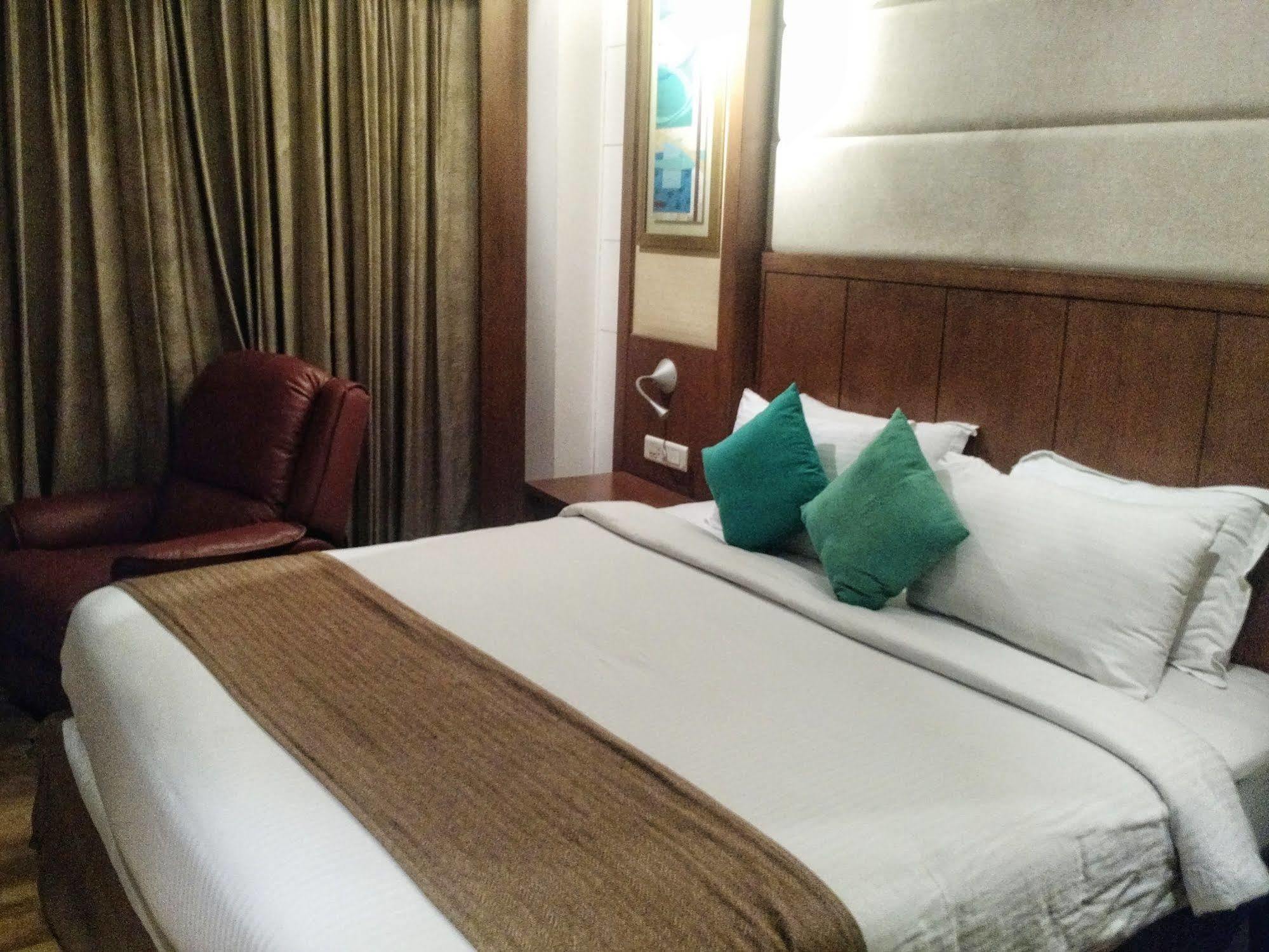 Savoy Suites Велика Нойда Екстер'єр фото