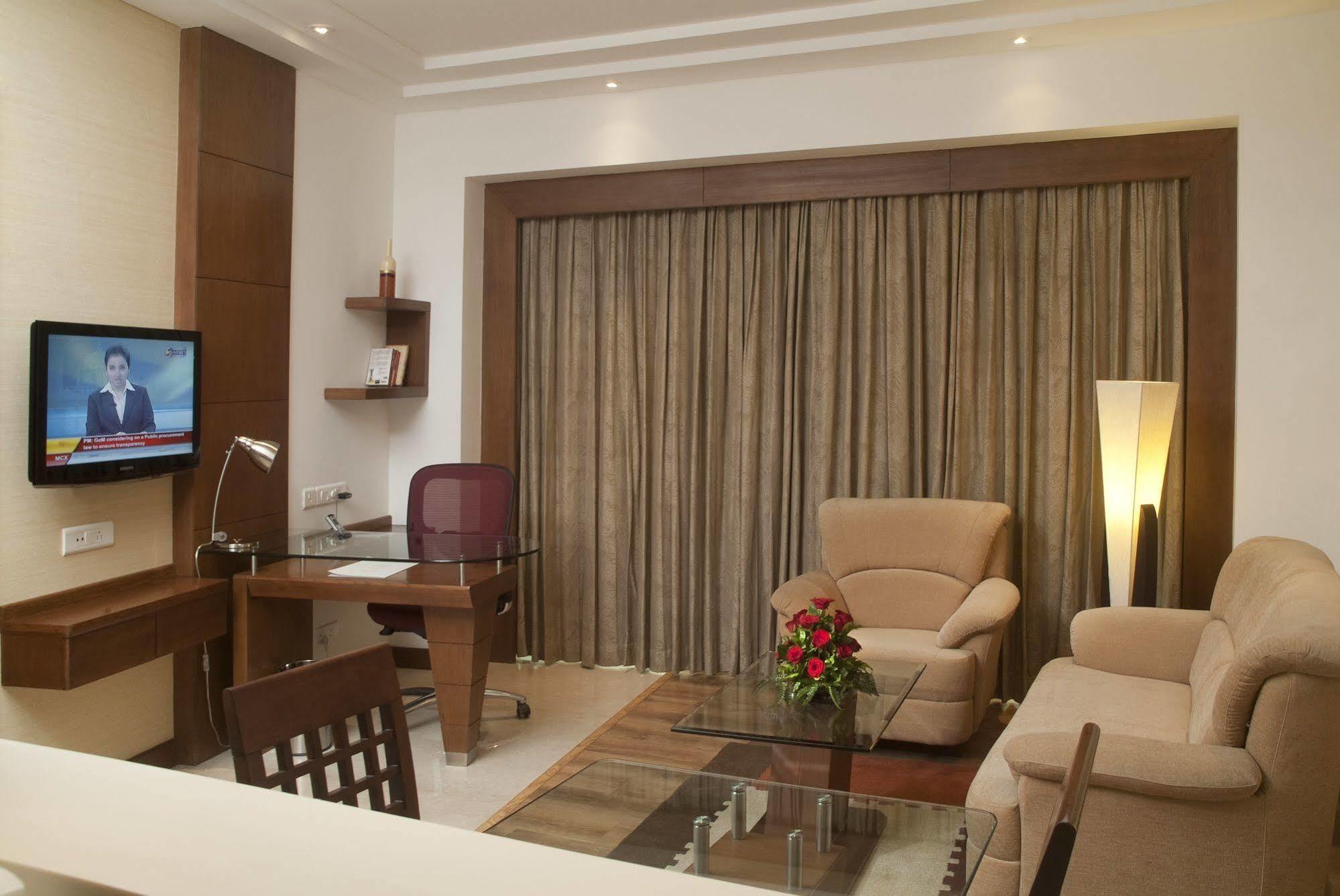 Savoy Suites Велика Нойда Екстер'єр фото