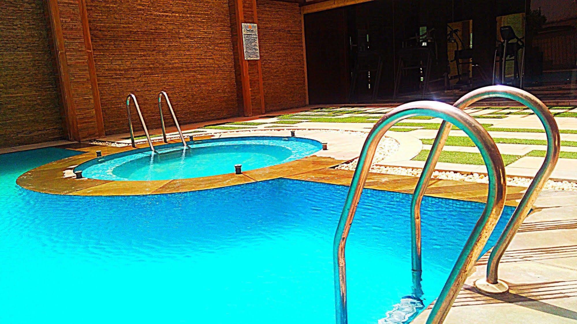 Savoy Suites Велика Нойда Екстер'єр фото