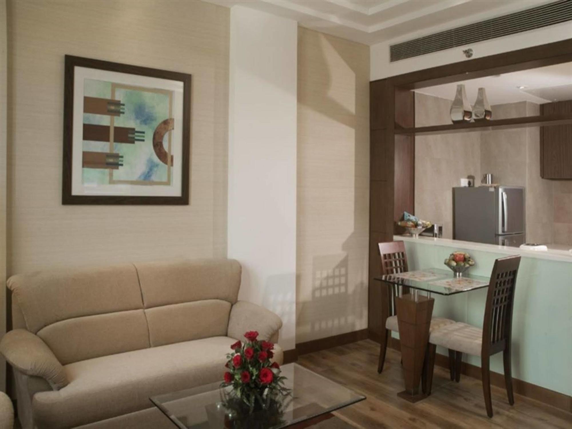 Savoy Suites Велика Нойда Екстер'єр фото